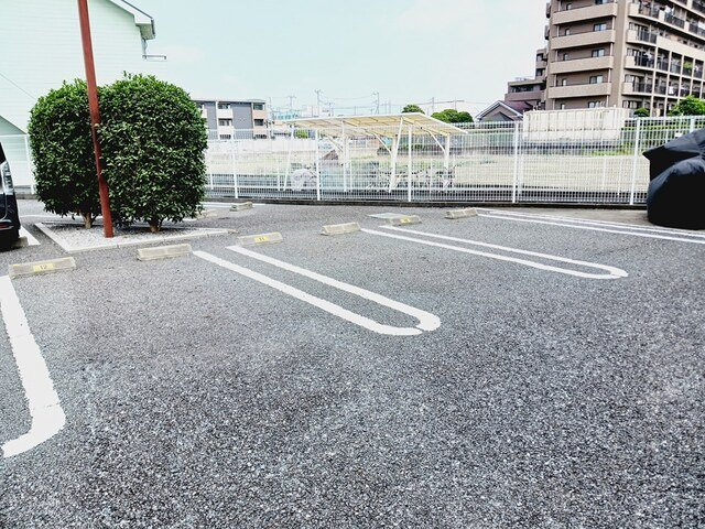 プラシードの駐車場