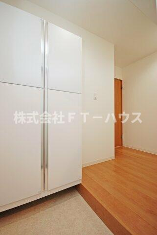 Ｔ－ＯＮＥビルの玄関