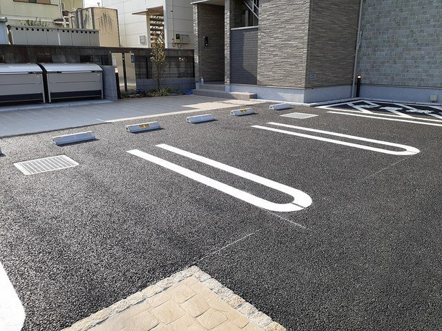 ウエストリバー　五番館の駐車場