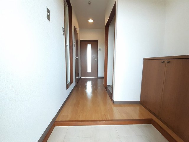ラカーサ壱番館の玄関