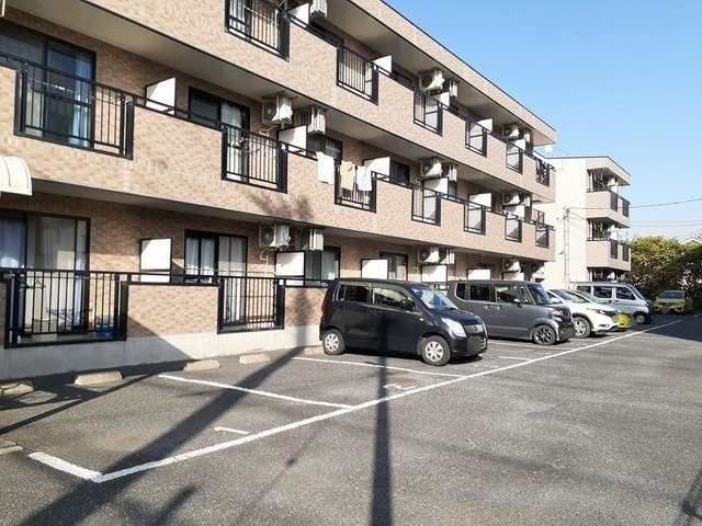 ラカーサ壱番館の駐車場