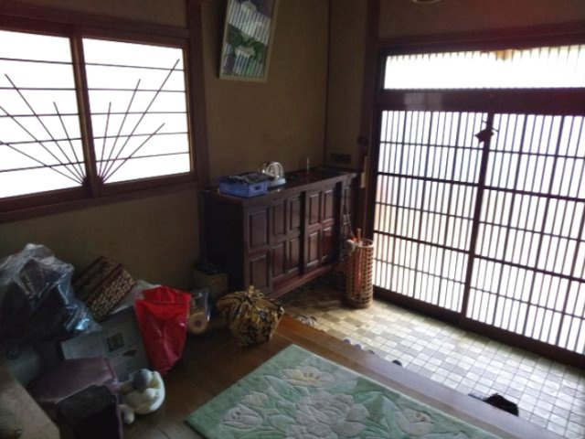 山の手町中古住宅の玄関