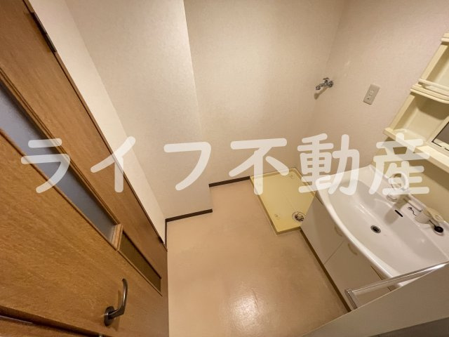 アルカンシェルの洗面所|明るい洗面所です