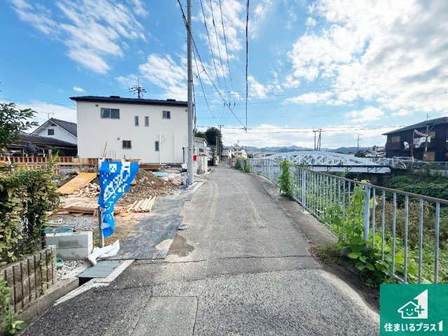 ◆阪南市自然田　第6期　新築一戸建ての前面道路含む現地写真|周辺は落ち着いた街並みの住宅地！子育てがしやすい住環境です！まだ未完成ですが、現地でしかわからない事もございます。是非一度ご覧ください。
