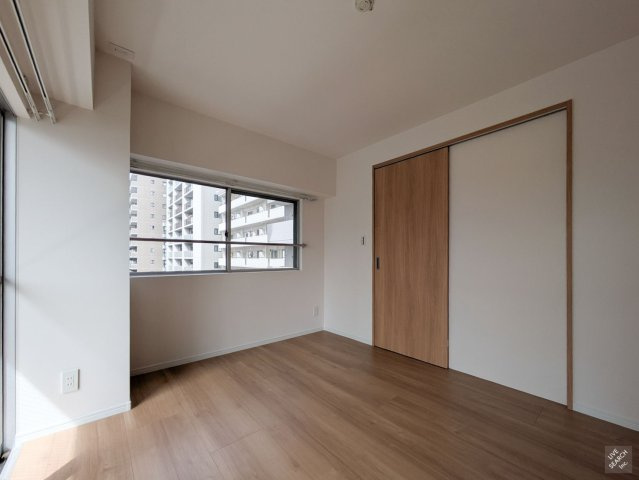 マンションアベニューの洋室