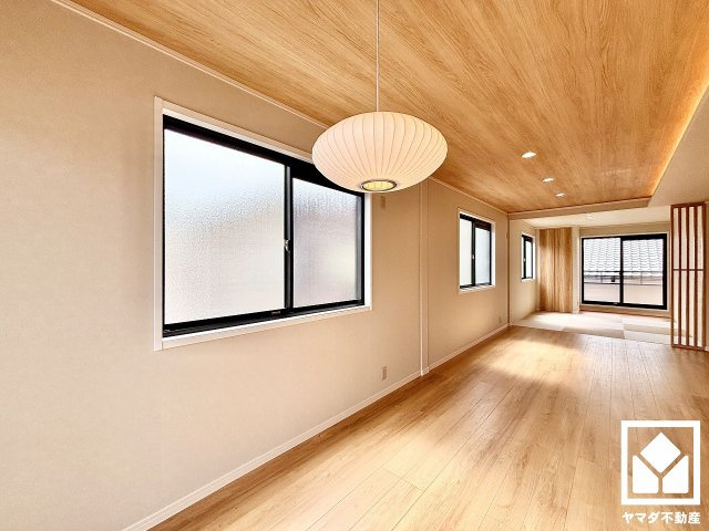 尼崎市西難波町４丁目の居間・リビング