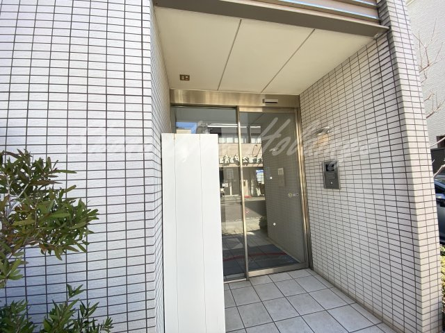 横浜市中区本牧三之谷の賃貸マンションのエントランス