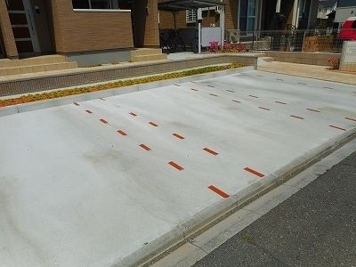 プリムローズゲートの駐車場