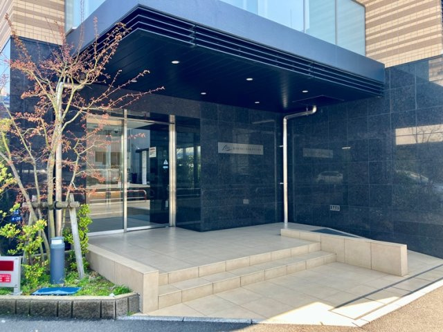 アーデル原木中山のエントランス