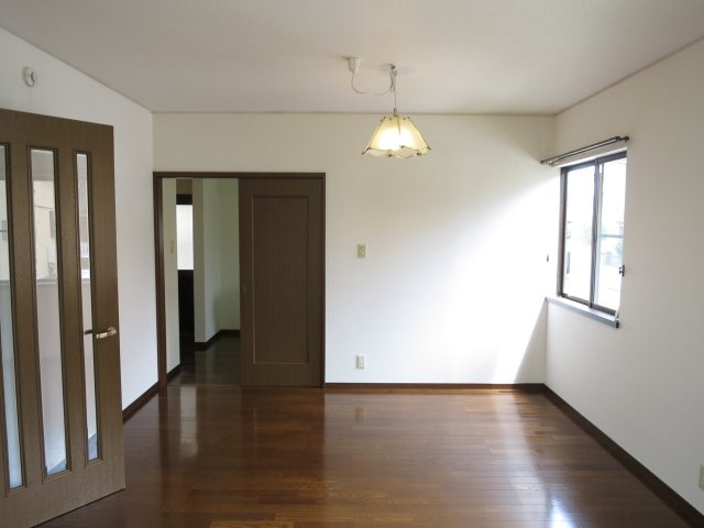 つくば市観音台１丁目の一戸建ての居間・リビング|12帖のリビングダイニングです♪