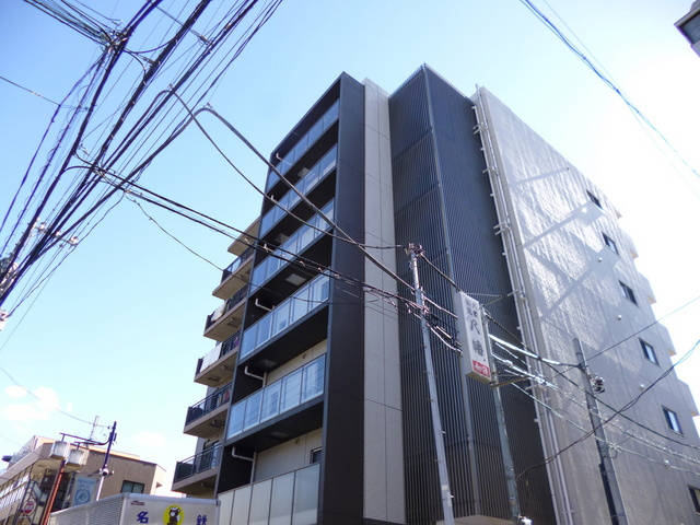 ラグジュアリーアパートメント王子神谷の外観|商店街が近く、買い物便利！