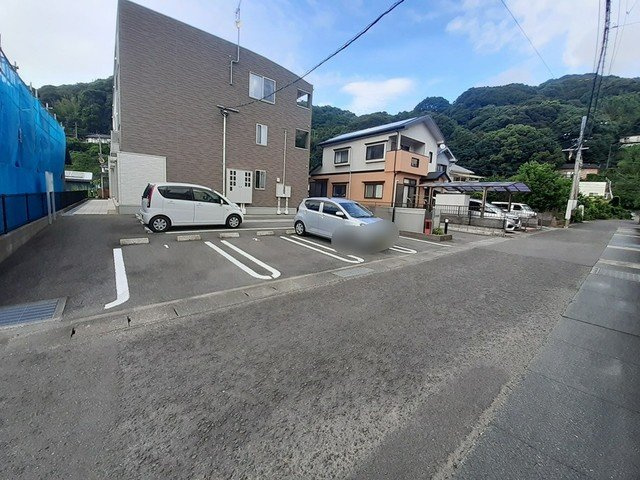 クローバーの駐車場
