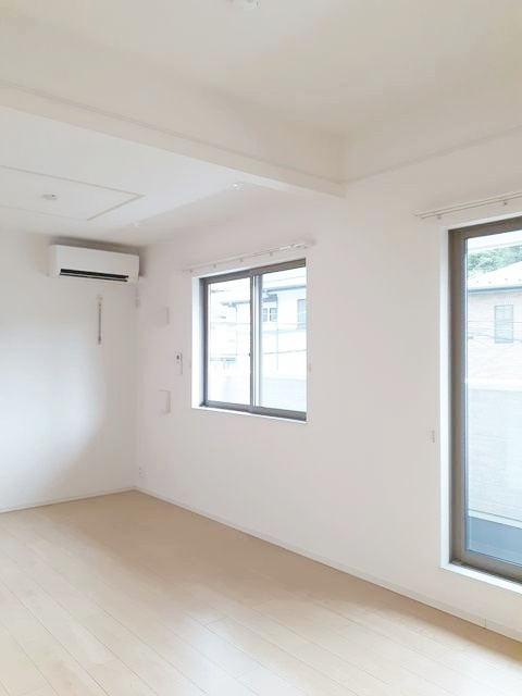 鎌倉市大町５丁目のアパートの居間・リビング