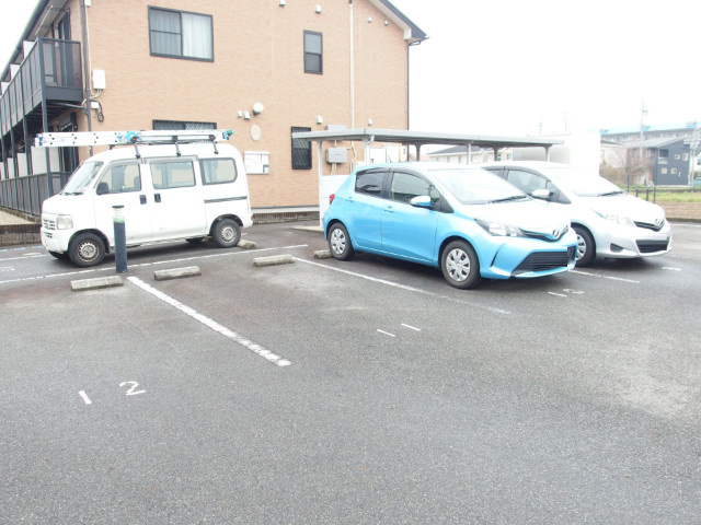 アンプルール リーブル 彩美の駐車場