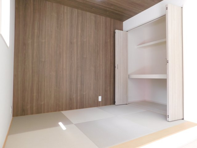 名古屋市南区砂口町の新築一戸建の和室|◇畳コーナー◇　　お子様の遊び場や客間などに利用できます！
