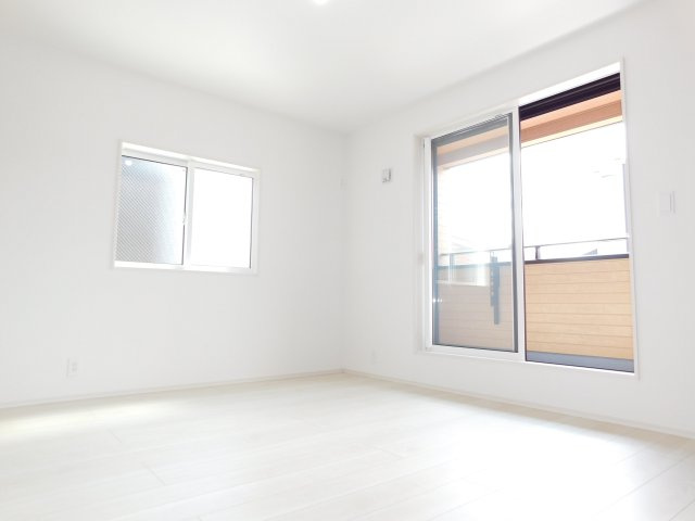 名古屋市南区砂口町の新築一戸建の洋室|◇洋室◇　　南面で明るい洋室７．０帖　全居室収納完備！　バルコニー付き♪
