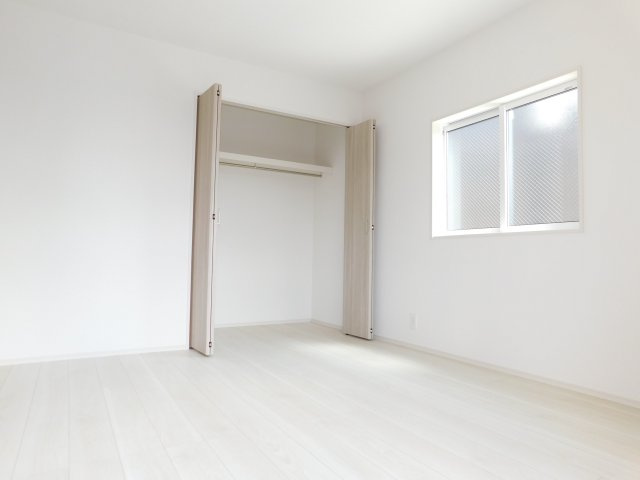 名古屋市南区砂口町の新築一戸建の洋室|◇洋室◇　　明るい洋室５．５帖　全居室収納完備！