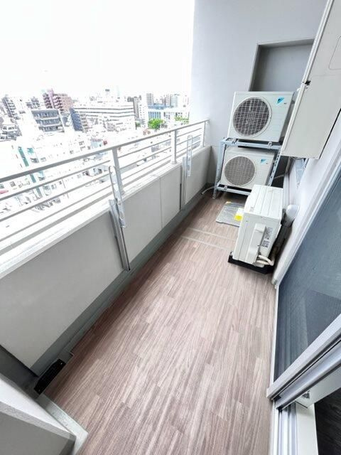 クレヴィアリグゼ日暮里のバルコニー