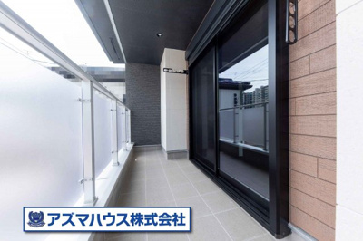 【バルコニー】 | 堺市北区金岡町　中古戸建 | 外観のアクセントにもなっているスケルトンバルコニー。軽やかな印象を与えます。