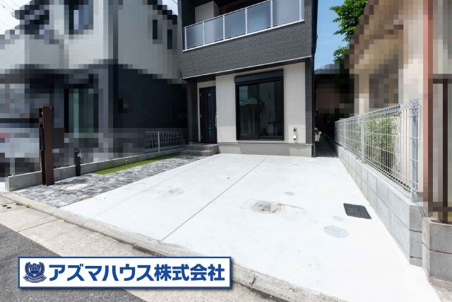 【駐車場】 | 堺市北区金岡町　中古戸建 | カースペース並列2台分有り(車種による)！