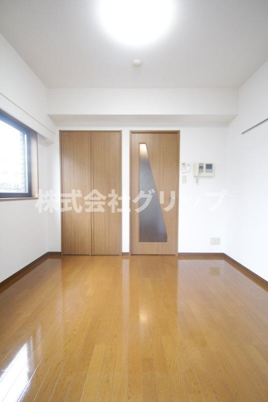 グリフィン横浜・桜木町参番館の居間・リビング