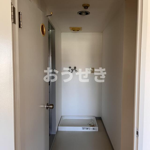 広地ハイツの玄関