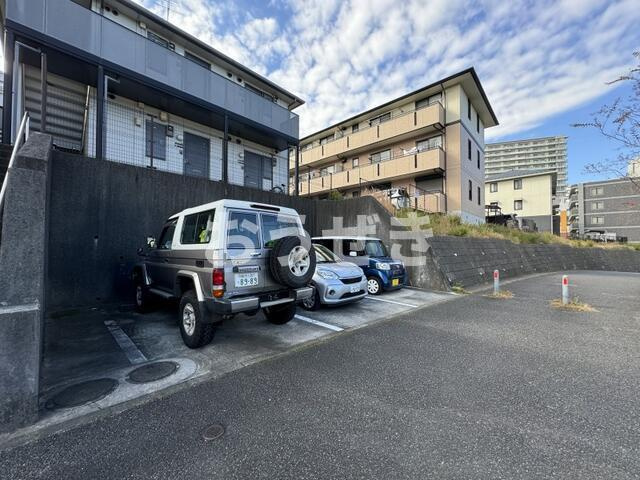 フレグランス東戸塚の駐車場