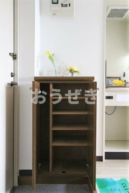ロワレール横浜西壱番館の収納|靴入※家具･小物はイメージです