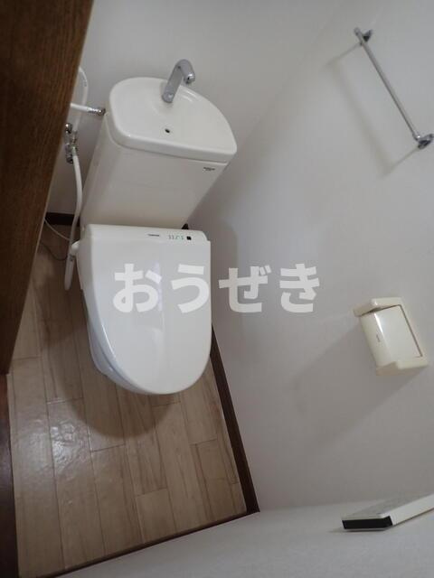 小坂コーポのトイレ|温水洗浄便座交換済み