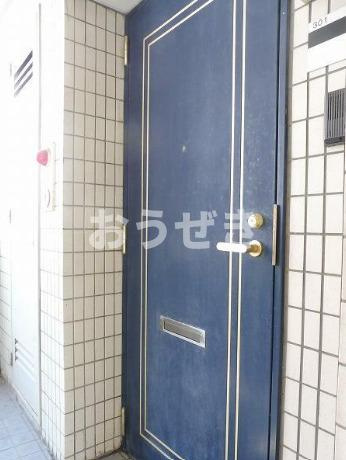 旭ビルの玄関
