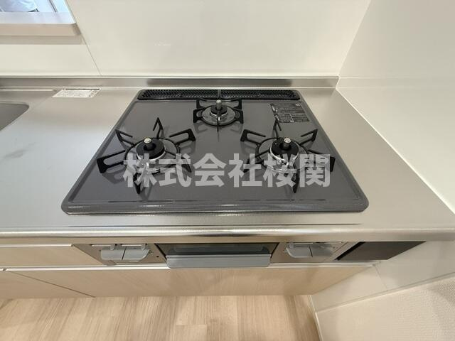 マ・ピエス五番館のキッチン|3口ガスコンロで毎日のお料理…
