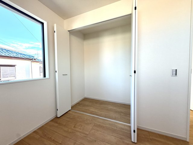 越谷市蒲生１７期ケイアイグレイス　新築戸建の収納|各居室に独立した収納をしっかり確保。家族それぞれの荷物を自分の部屋で管理できて部屋が片付きます。