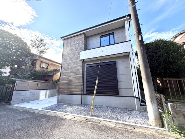 越谷市蒲生１７期ケイアイグレイス　新築戸建の外観|陽当たりが良く開放的な外観。通りからの視線にも配慮された安心設計の住まいです。