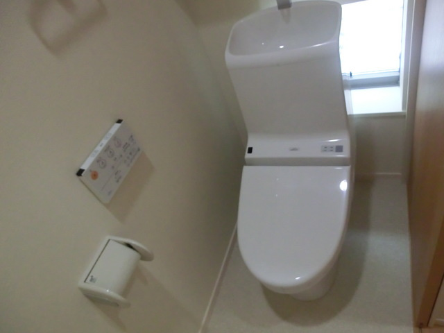 フロンティアコートのトイレ|温水洗浄機能付きの綺麗なトイレです