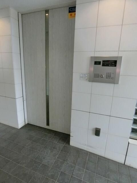 サニーリヴ北新横浜のエントランス