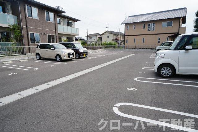 グリーングラスⅢの駐車場