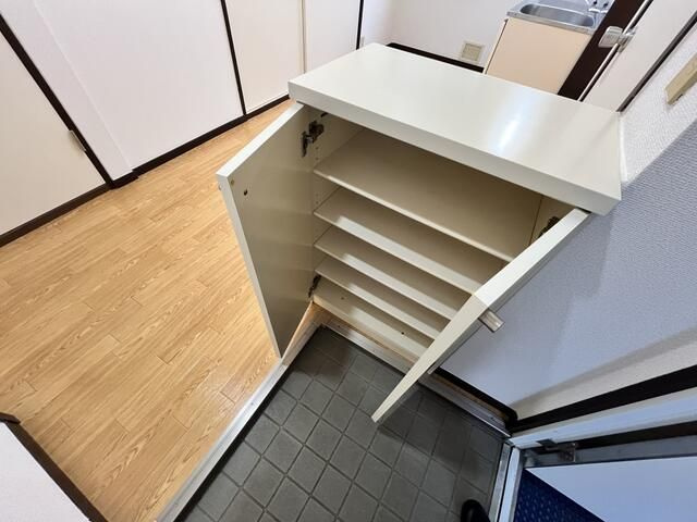 コーポダイドーの玄関