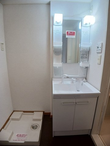 ハピーライフ平田の洗面所|広い洗面スペース