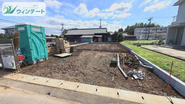 土浦市中高津第10　新築戸建の外観|前面道路幅員6.8mで車の出し入れもラクラク。陽当たり良好の新築住宅。
