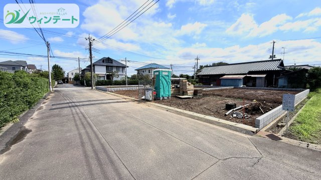 土浦市中高津第10　新築戸建の前面道路含む現地写真|見通しの良い前面道路で、お子様の通学も安心。閑静な住宅街に位置する好立地です♪
