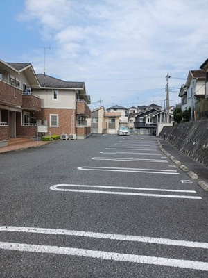【駐車場】 | ヒルサイド　ガーデンＡ | 駐車場完備です