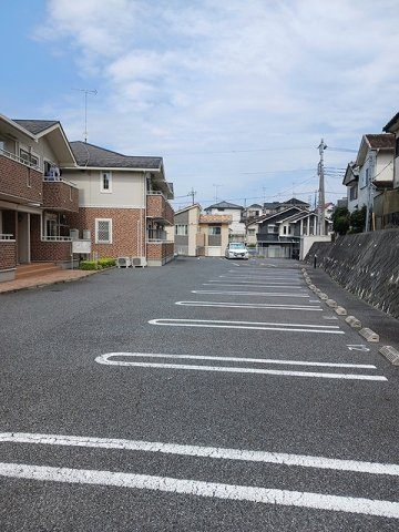 【駐車場】 | ヒルサイド　ガーデンＡ | 駐車場完備です