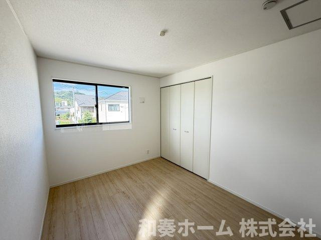 クレイドルガーデン小松島市神田瀬町第1の洋室