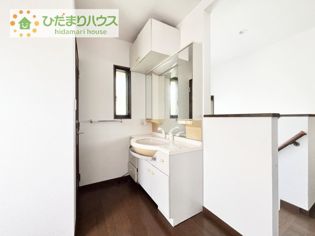 【洋室】 | 守谷市薬師台2丁目　中古戸建 | 窓が多く、明るい空間を演出してくれます(*^^*)