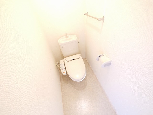 リビングタウン南紀寺のトイレ|ゆったりとした空間のトイレです