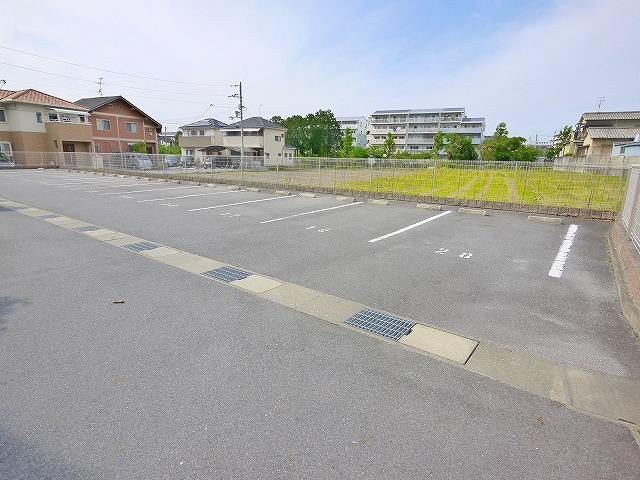 リビングタウン南紀寺の駐車場|駐車場に車を止められます