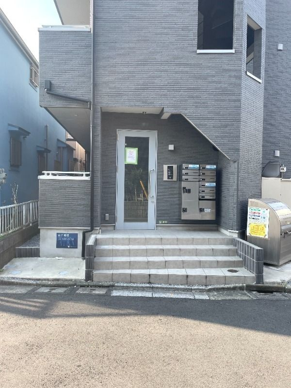 ウエストガーデン足立神明のエントランス