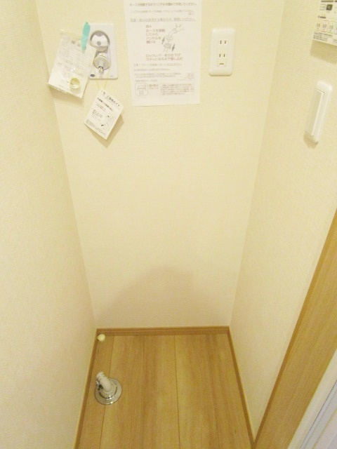 ＲＯＷ　ＨＯＵＳＥ王子本町の内装|室内洗濯機置き場。