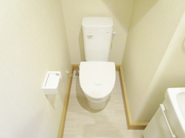 ＲＯＷ　ＨＯＵＳＥ王子本町のトイレ|洋式トイレ。