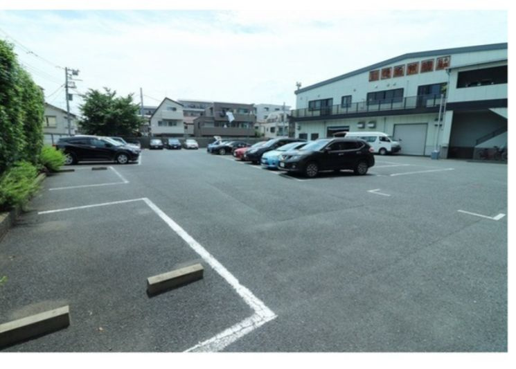 コンフォリア赤羽岩淵の駐車場